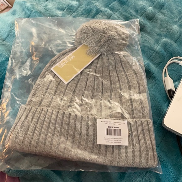 Michael kors beanie - Picture 1 of 1